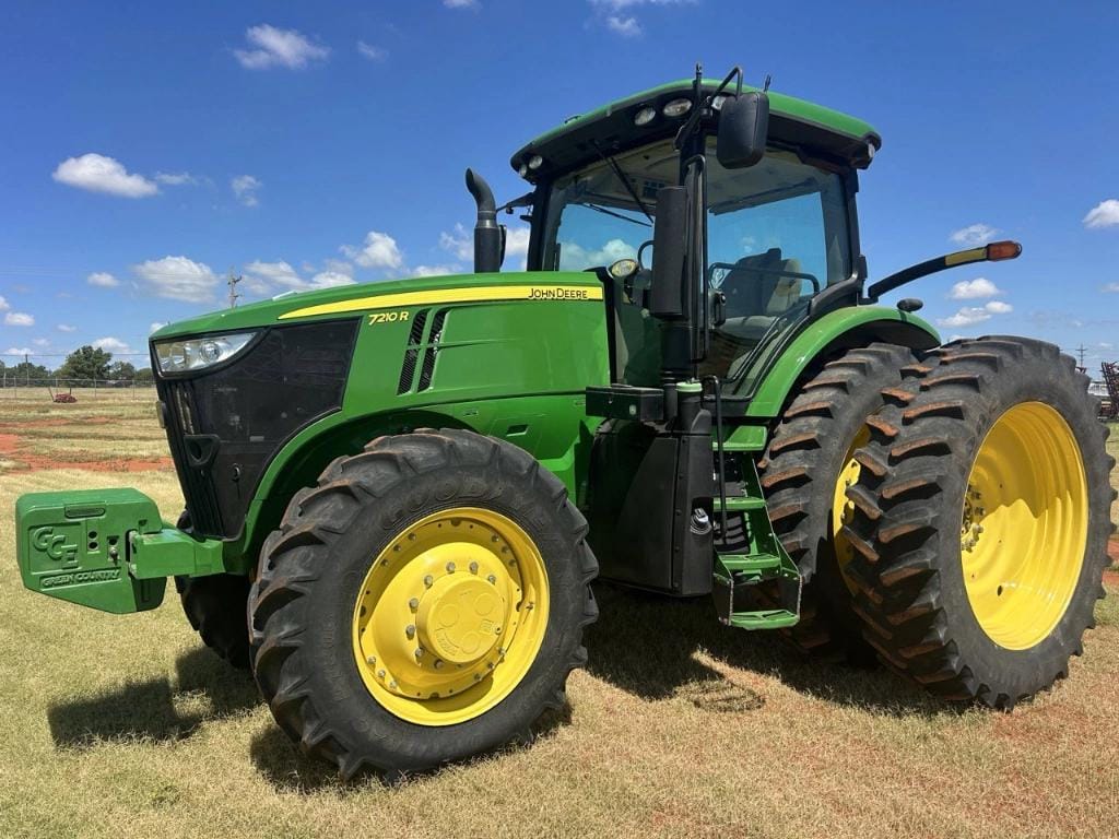 2016 John Deere 7210R Equipment Image0