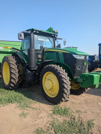 2016 John Deere 7210R Equipment Image0