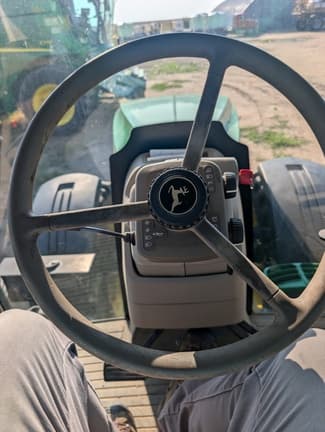 Image of John Deere 7210R equipment image 3