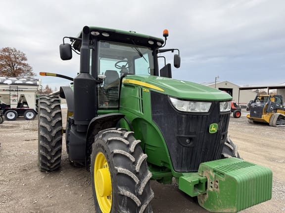2016 John Deere 7210R Equipment Image0