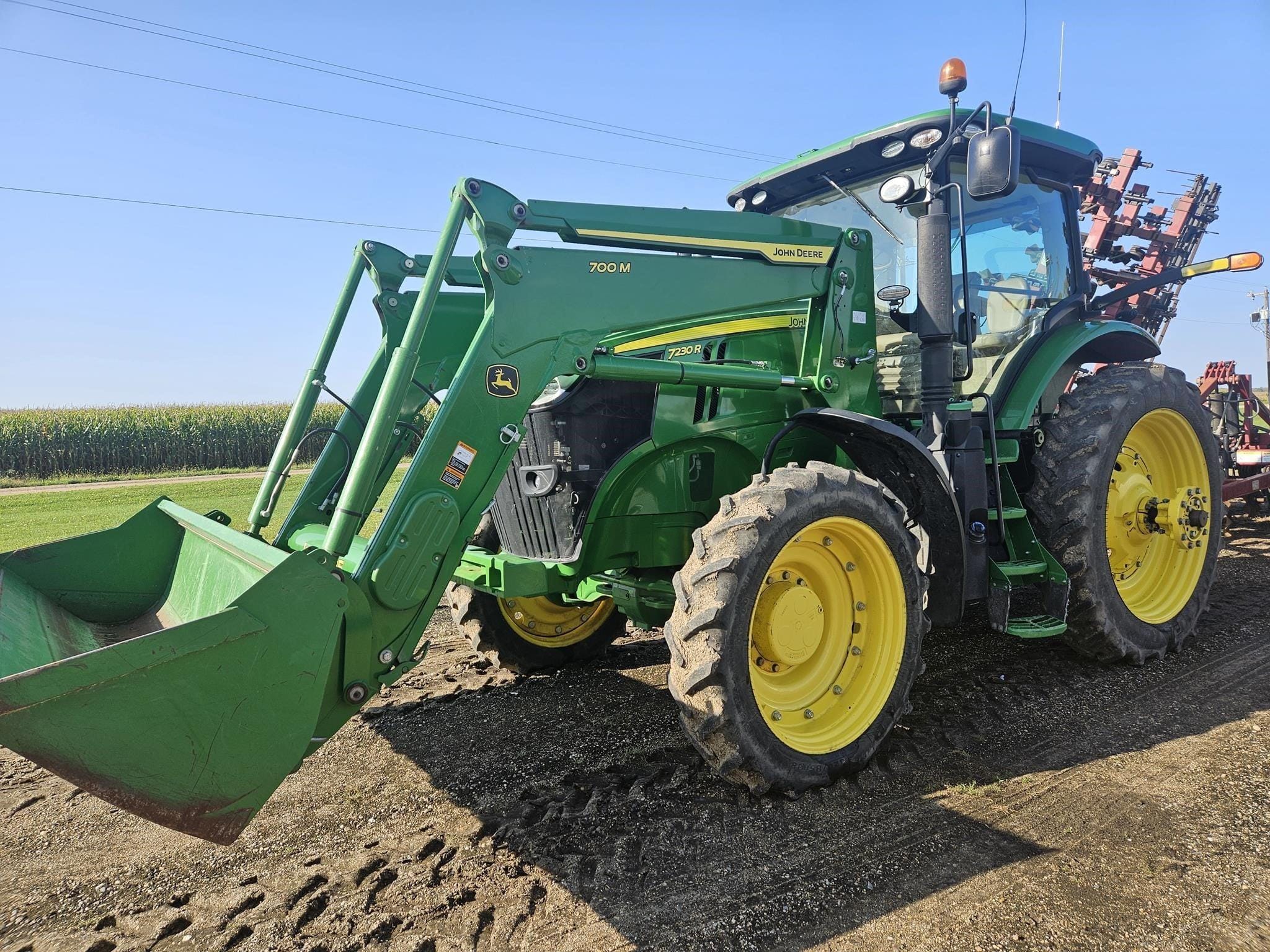 2016 John Deere 7230R Equipment Image0