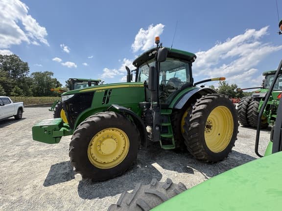Image of John Deere 7230R equipment image 1