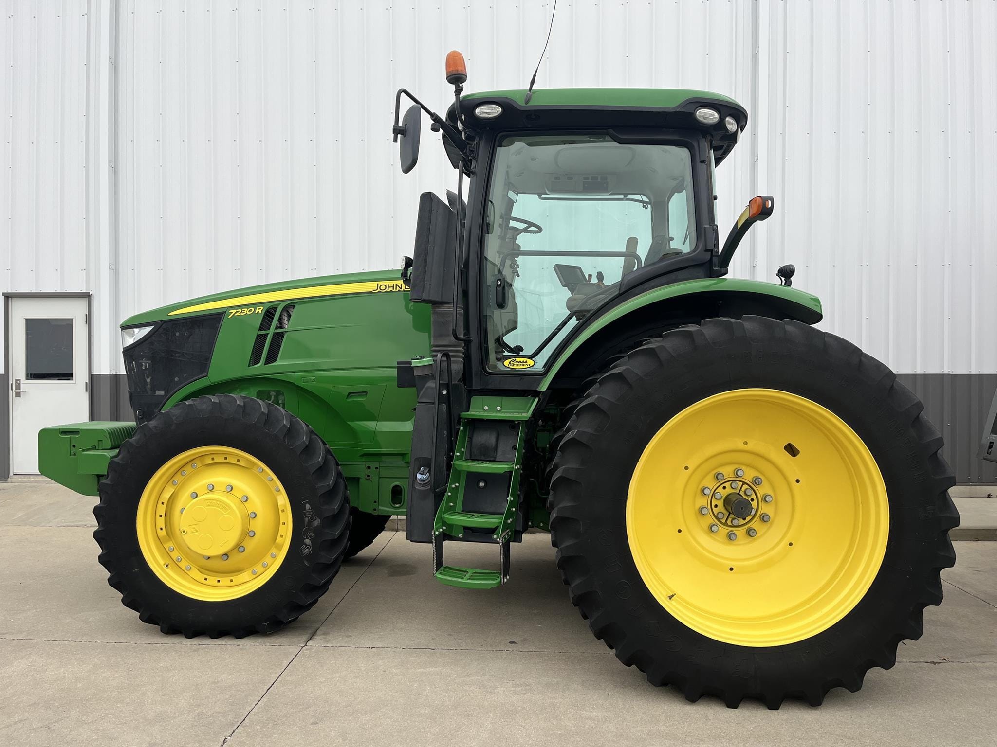 Main image John Deere 7230R