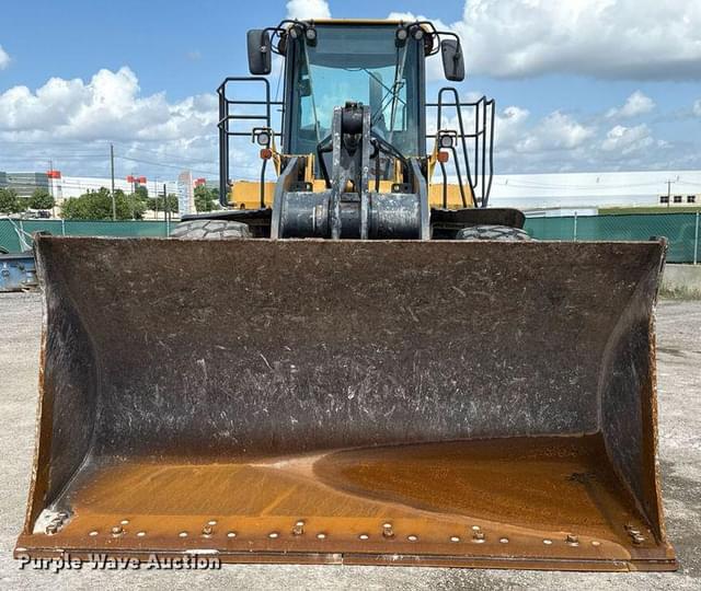 Image of John Deere 724K equipment image 1