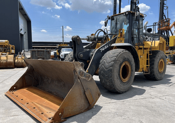 Main image John Deere 744K