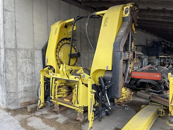 Image of John Deere 770 Image 1