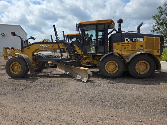 Image of John Deere 770G equipment image 3