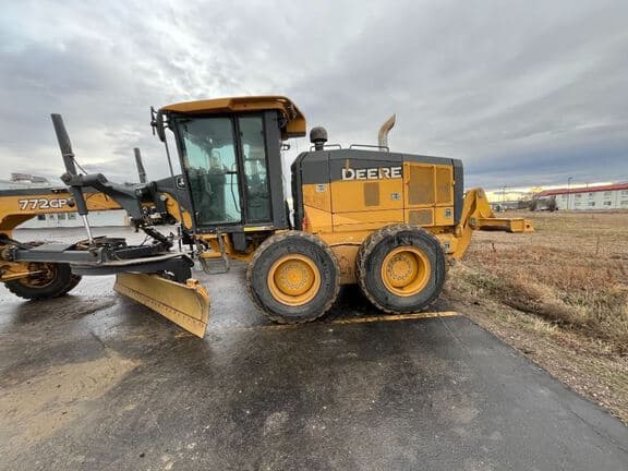 Image of John Deere 772G equipment image 1