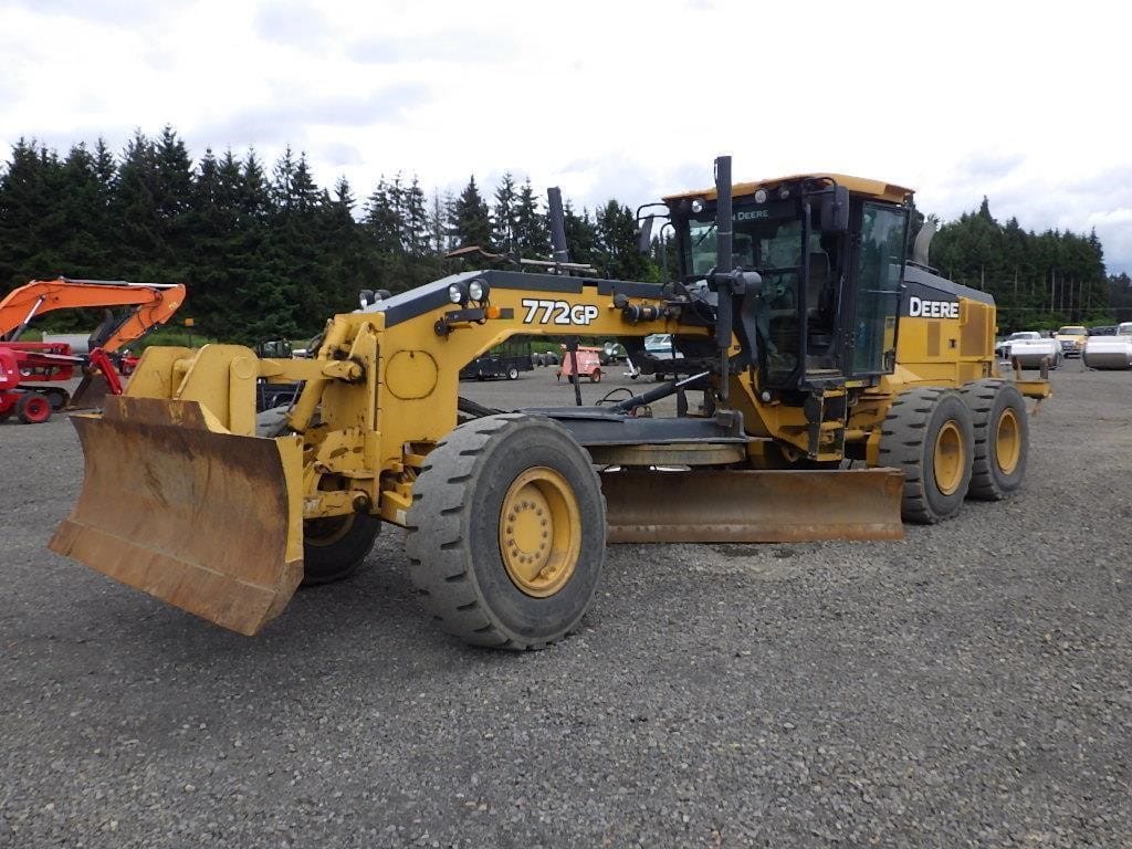 2016 John Deere 772GP Equipment Image0