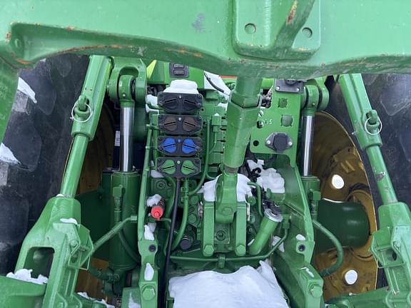 Image of John Deere 8245R equipment image 4