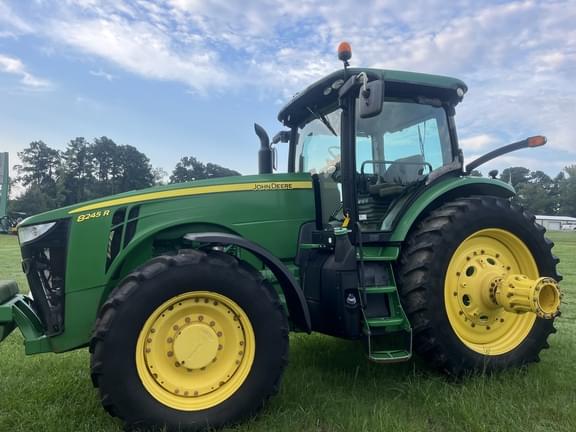 Image of John Deere 8245R equipment image 2