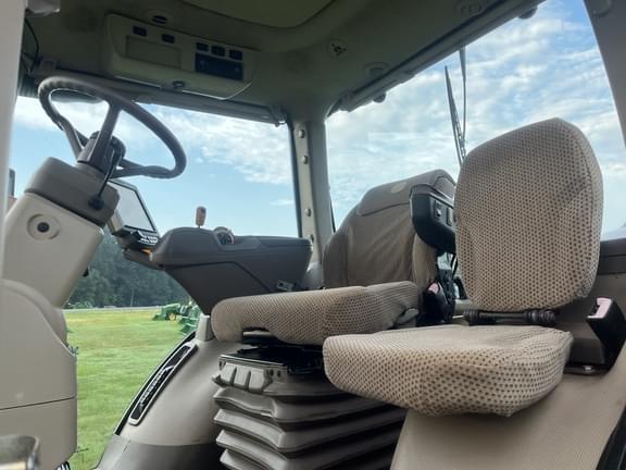 Image of John Deere 8245R equipment image 4