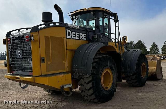 Image of John Deere 824K equipment image 4