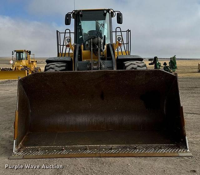 Image of John Deere 824K equipment image 1