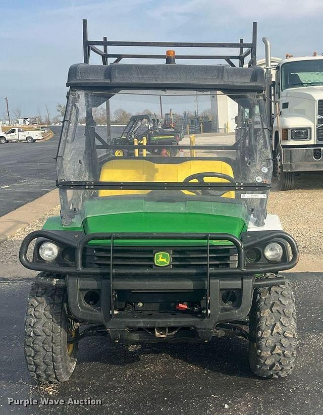 Image of John Deere Gator 825 equipment image 1