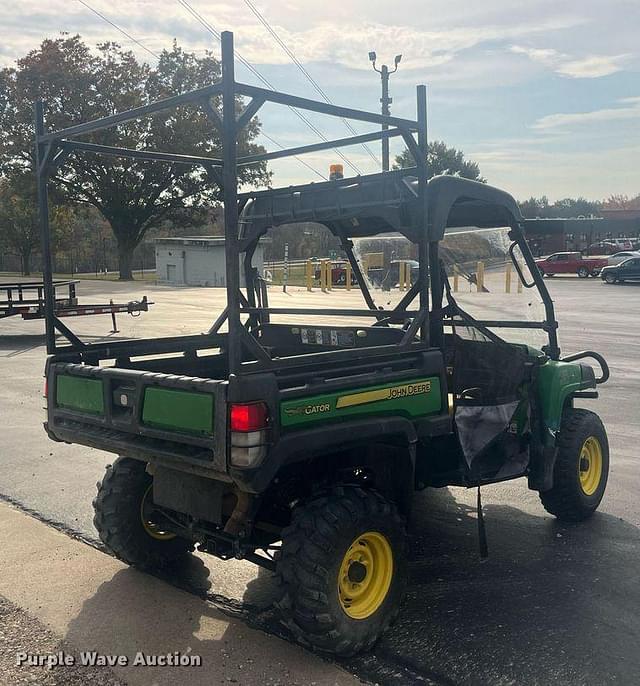 Image of John Deere Gator 825 equipment image 4