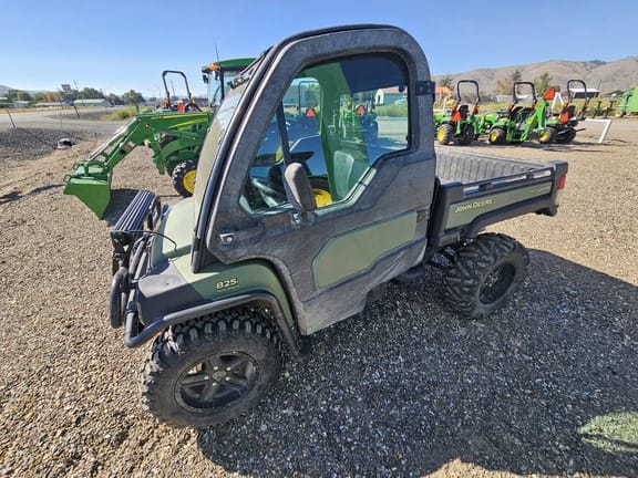 2016 John Deere Gator XUV 825i Equipment Image0
