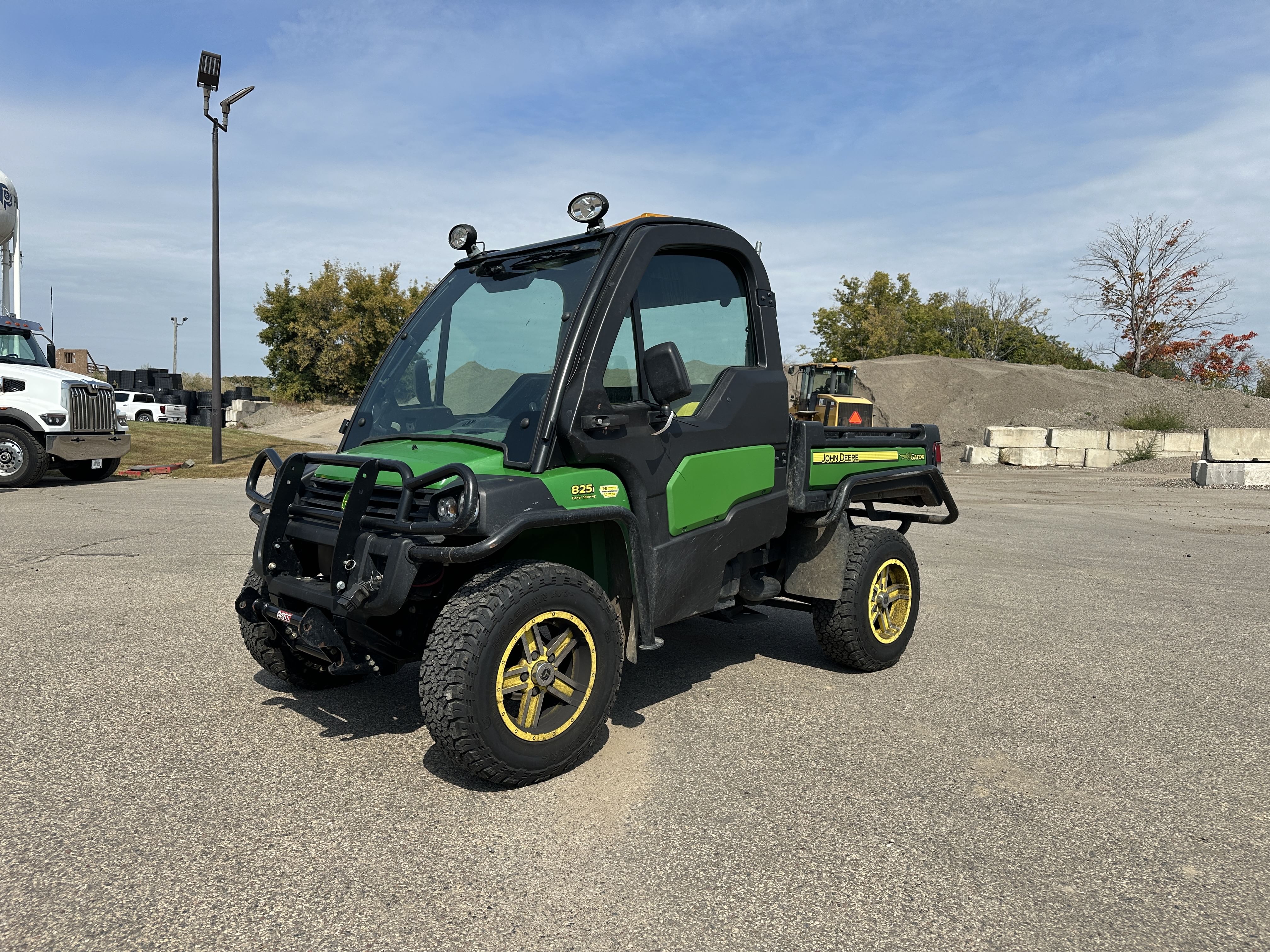 2016 John Deere Gator XUV 825i Equipment Image0