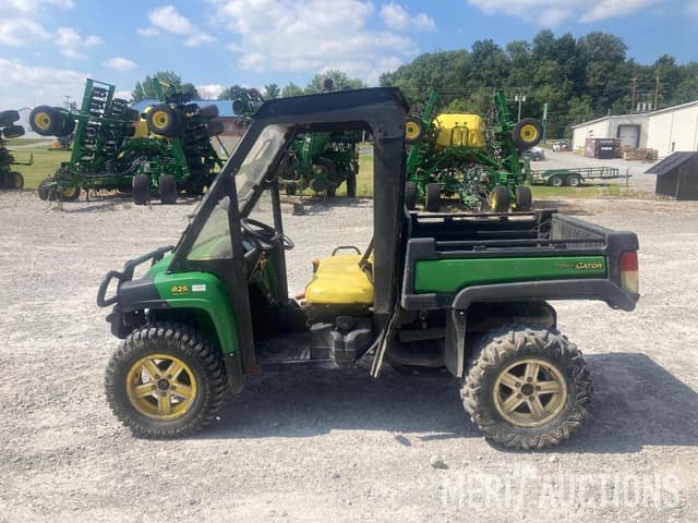Image of John Deere Gator XUV 825i equipment image 1
