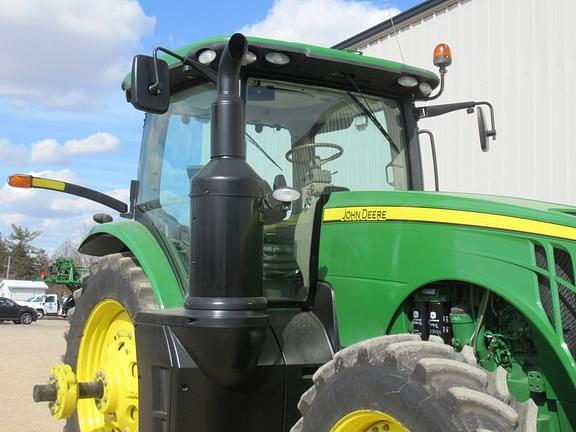 Image of John Deere 8270R equipment image 2