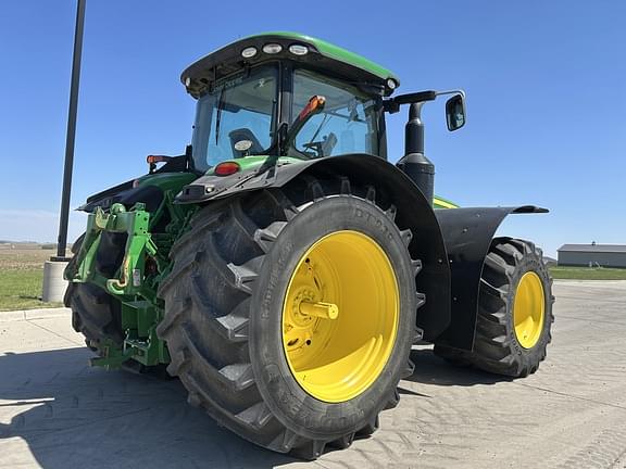 Image of John Deere 8270R equipment image 4