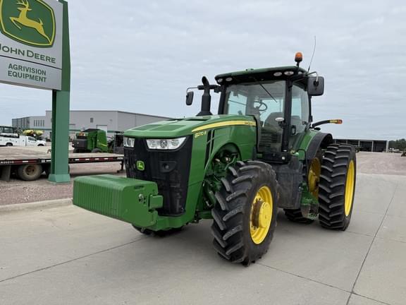 Image of John Deere 8270R equipment image 1