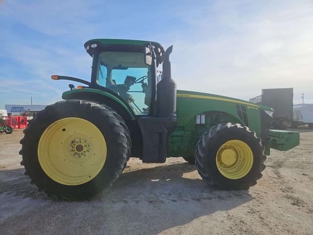 Image of John Deere 8270R equipment image 3