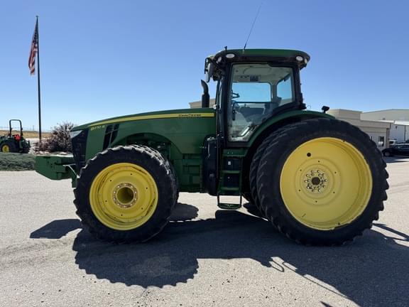 Image of John Deere 8270R equipment image 1
