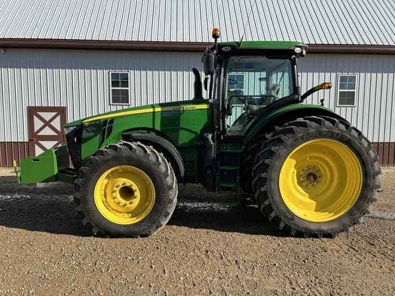 Image of John Deere 8270R equipment image 1