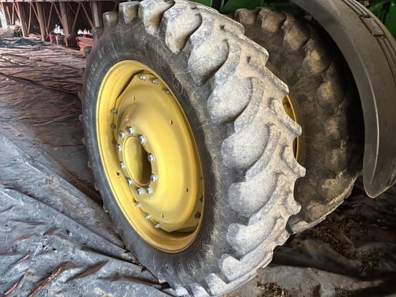 Image of John Deere 8270R equipment image 4