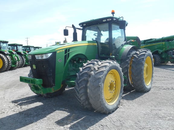 2016 John Deere 8270R Equipment Image0