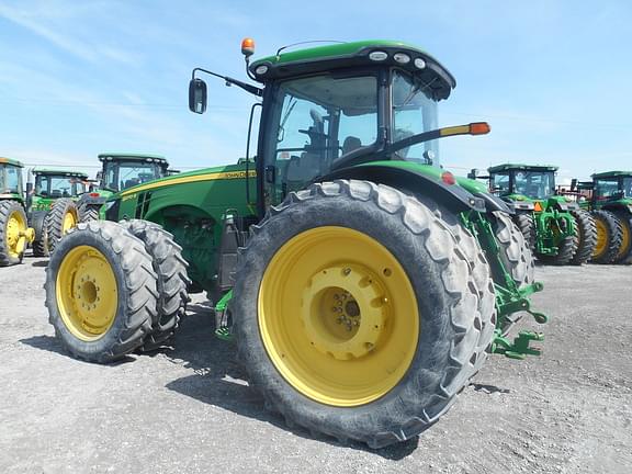 Image of John Deere 8270R equipment image 1