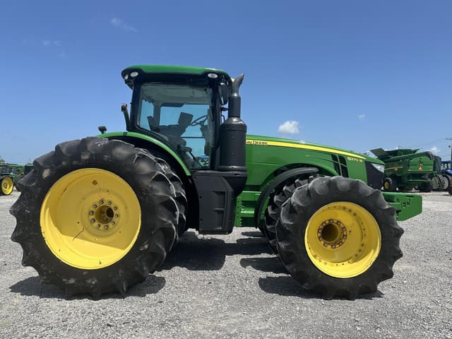 Image of John Deere 8270R equipment image 3