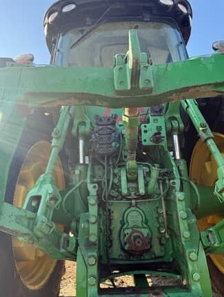 Image of John Deere 8270R equipment image 1