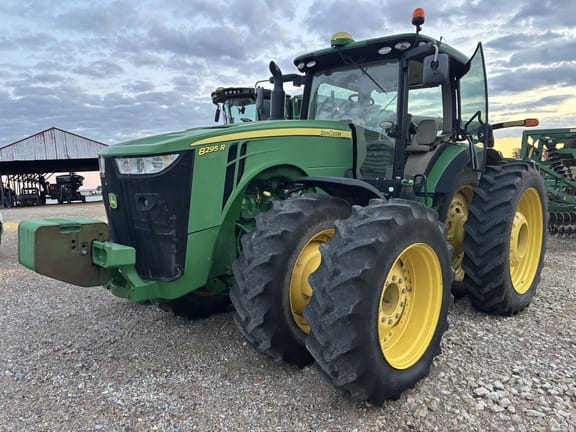 2016 John Deere 8295R Equipment Image0