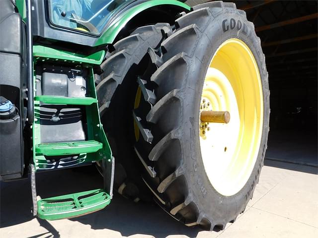 Image of John Deere 8295R equipment image 3