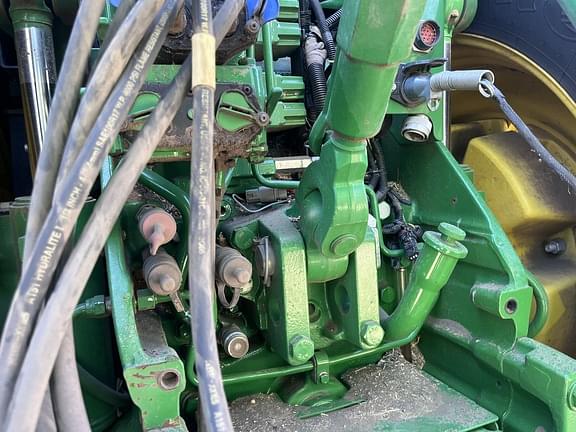 Image of John Deere 8295R equipment image 4