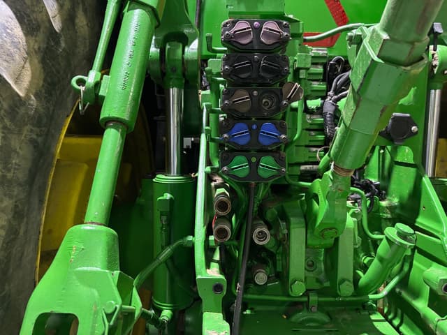 Image of John Deere 8295R equipment image 4