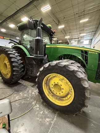 Image of John Deere 8320R equipment image 2