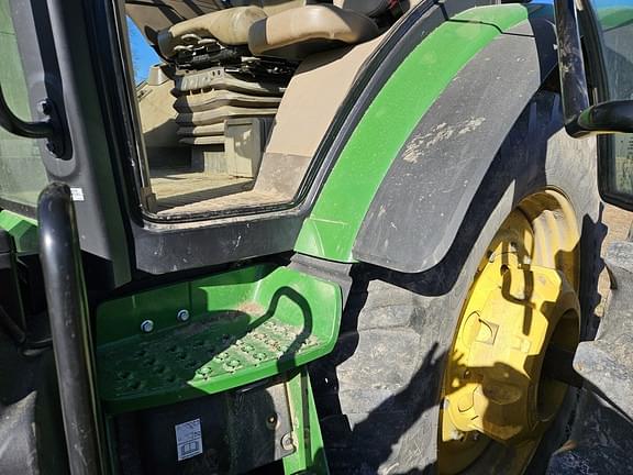 Image of John Deere 8320R equipment image 1