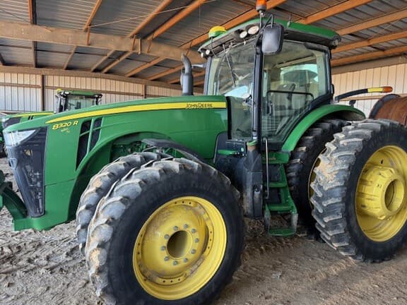 Image of John Deere 8320R equipment image 3