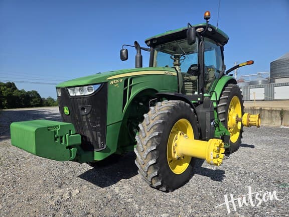 Image of John Deere 8320R equipment image 1