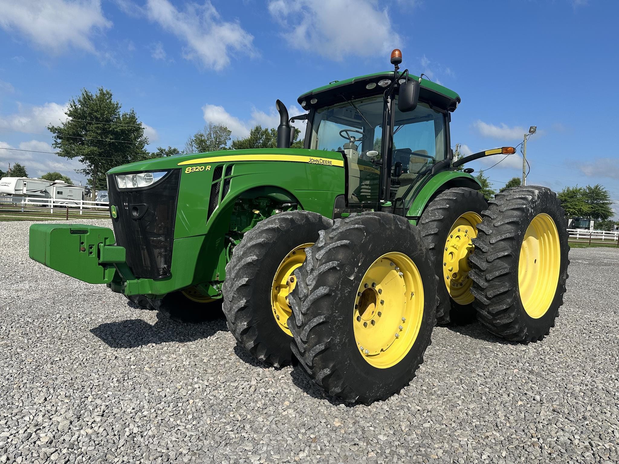 2016 John Deere 8320R Equipment Image0