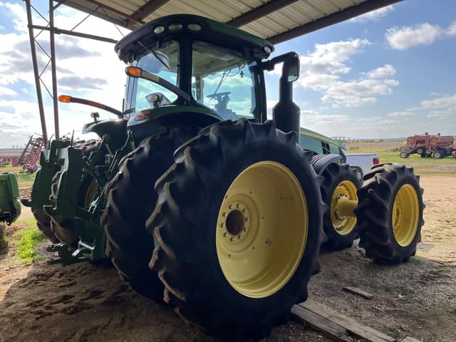 Image of John Deere 8320R equipment image 2