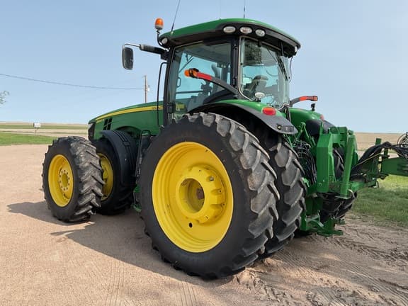 Image of John Deere 8320R equipment image 1