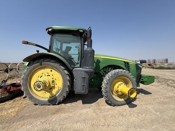 2016 John Deere 8320R Equipment Image0