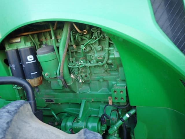 Image of John Deere 8320R equipment image 4