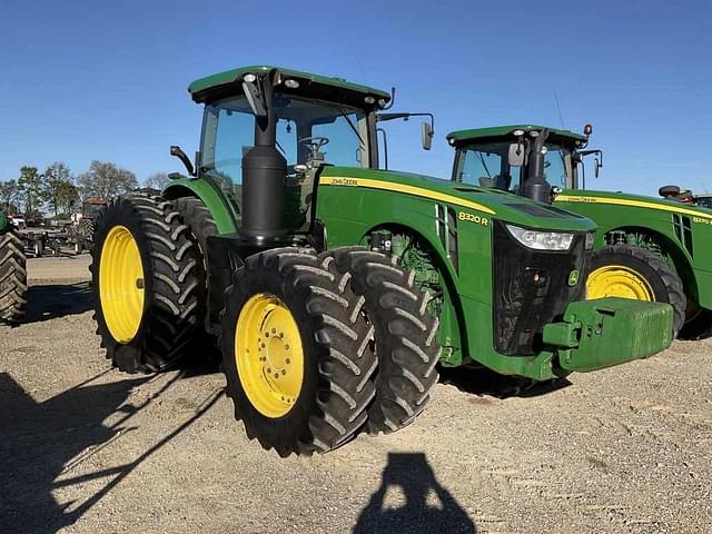 Image of John Deere 8320R equipment image 3