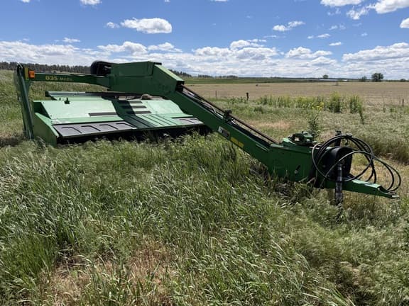 Image of John Deere 835 equipment image 1