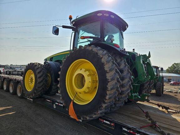 Image of John Deere 8370R equipment image 1